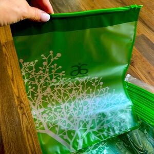 Arbonne green zipper bags (set of 22pcs).